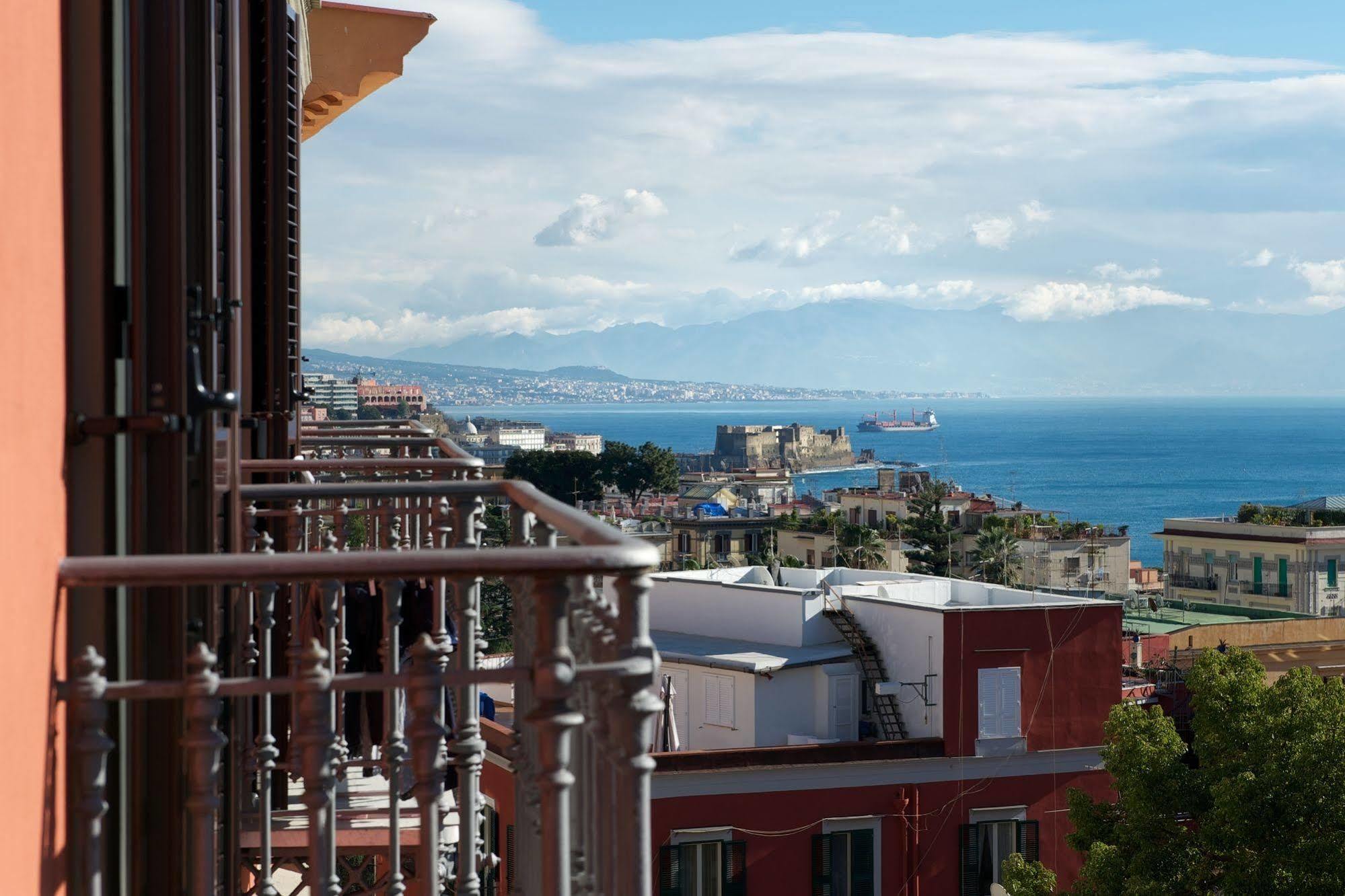 Napolicentro Mare - Sea View Rooms&suites Bed & Breakfast