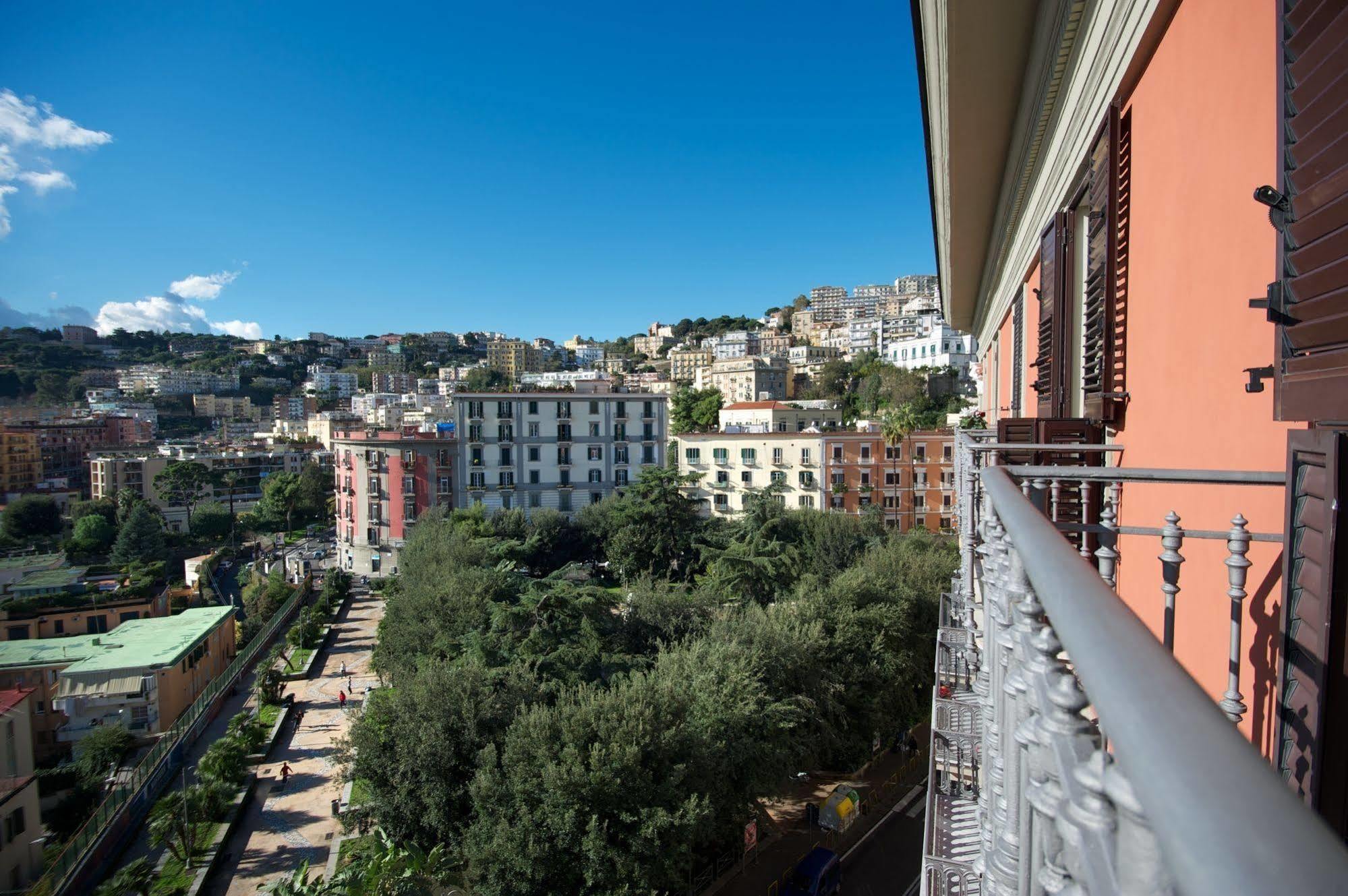 Napolicentro Mare - Sea View Rooms&suites Bed & Breakfast 2*