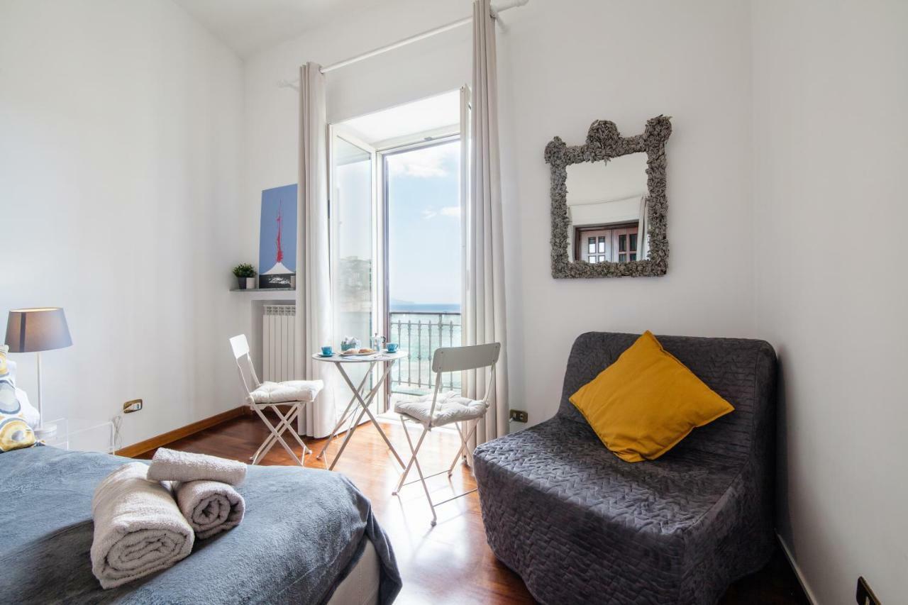 Napolicentro Mare - Sea View Rooms&suites Bed & Breakfast 2*